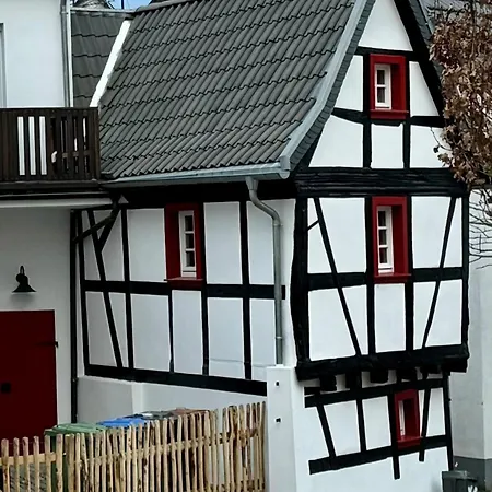 Historisches Fachwerkhaus Am Rheinsteig -